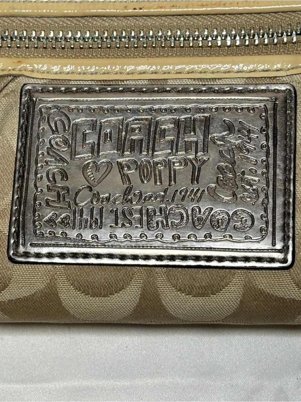 Vintage Coach Beige Signature Poppy Canvas Wristlet wallet